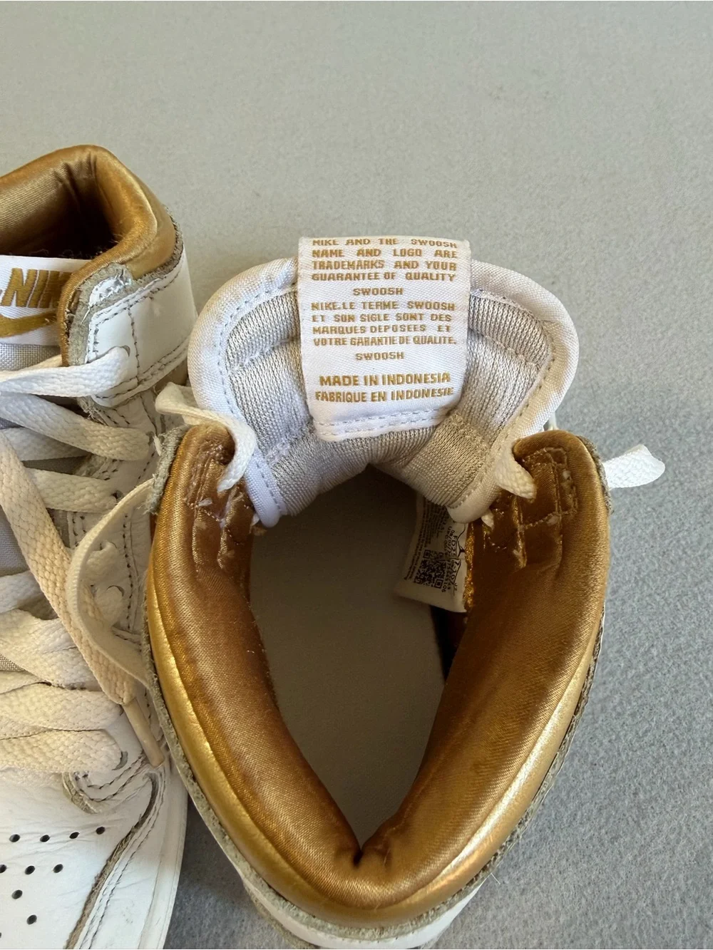 Nike Jordan 1 Retro High OG Kids Shoes 1.5Y White Metallic Gold FD2597-107